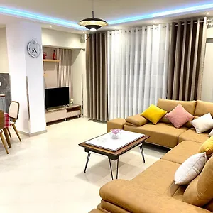 Queen Isabella Premium Hotel